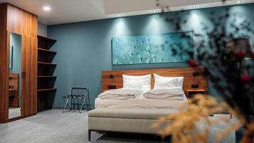 Junior Suite | Zimmersafe, Schreibtisch, Verdunkelungsvorhänge, schallisolierte Zimmer