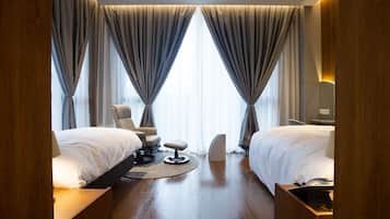 Suite Twin Room | 1 bedroom, in-room safe, individually decorated, individually furnished