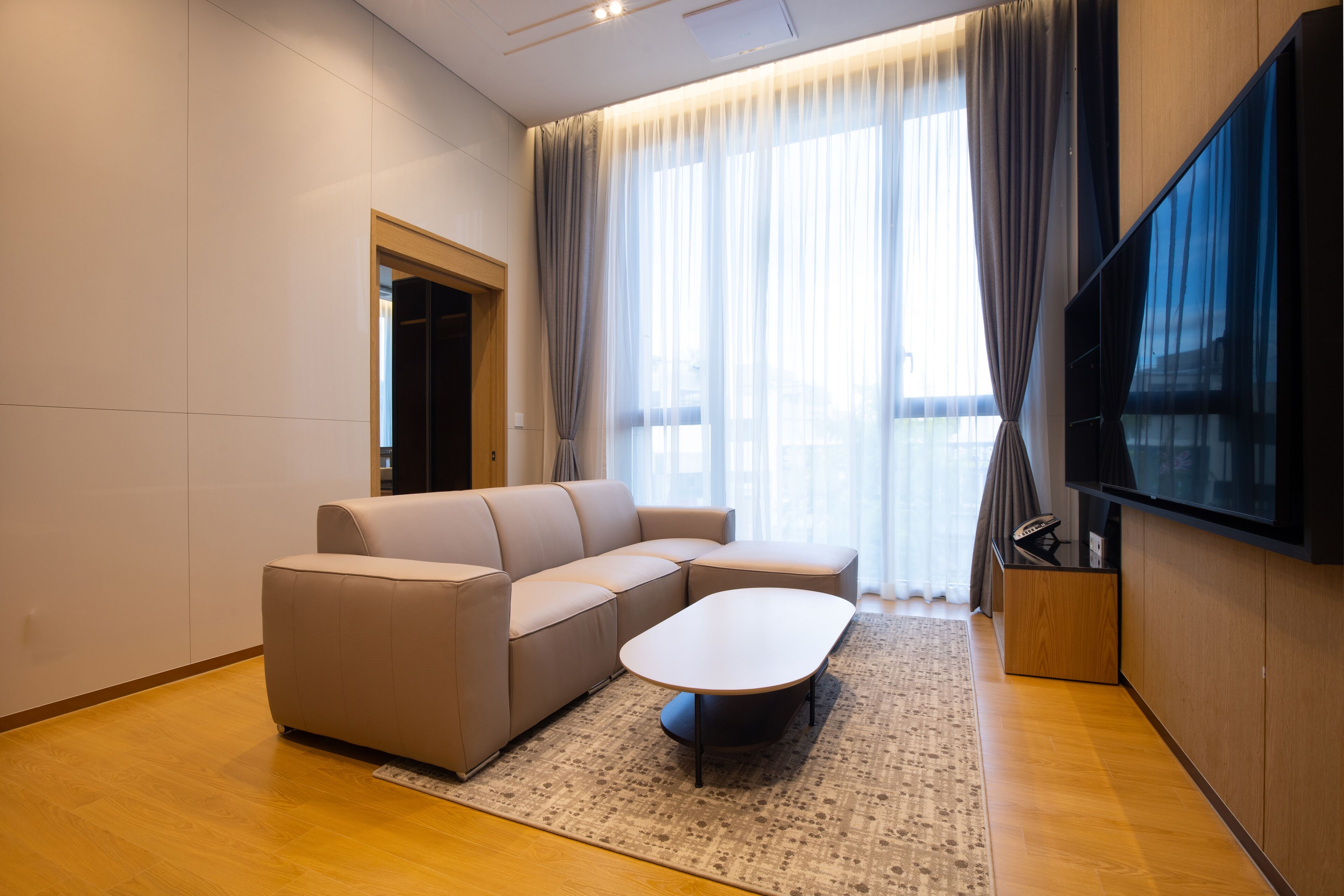 Suite Double Room | Living area | Flat-screen TV