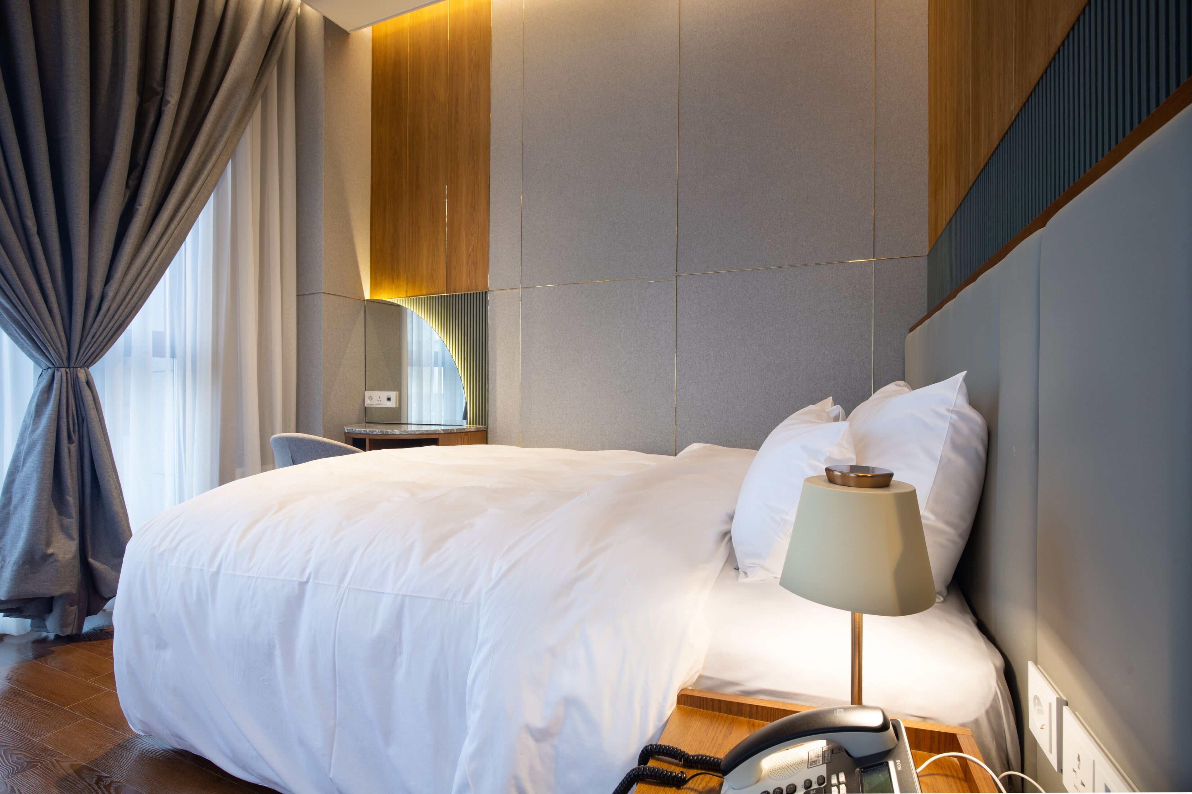 suite twin room | in-room safe, individually decorated, individually furnished, bed sheets