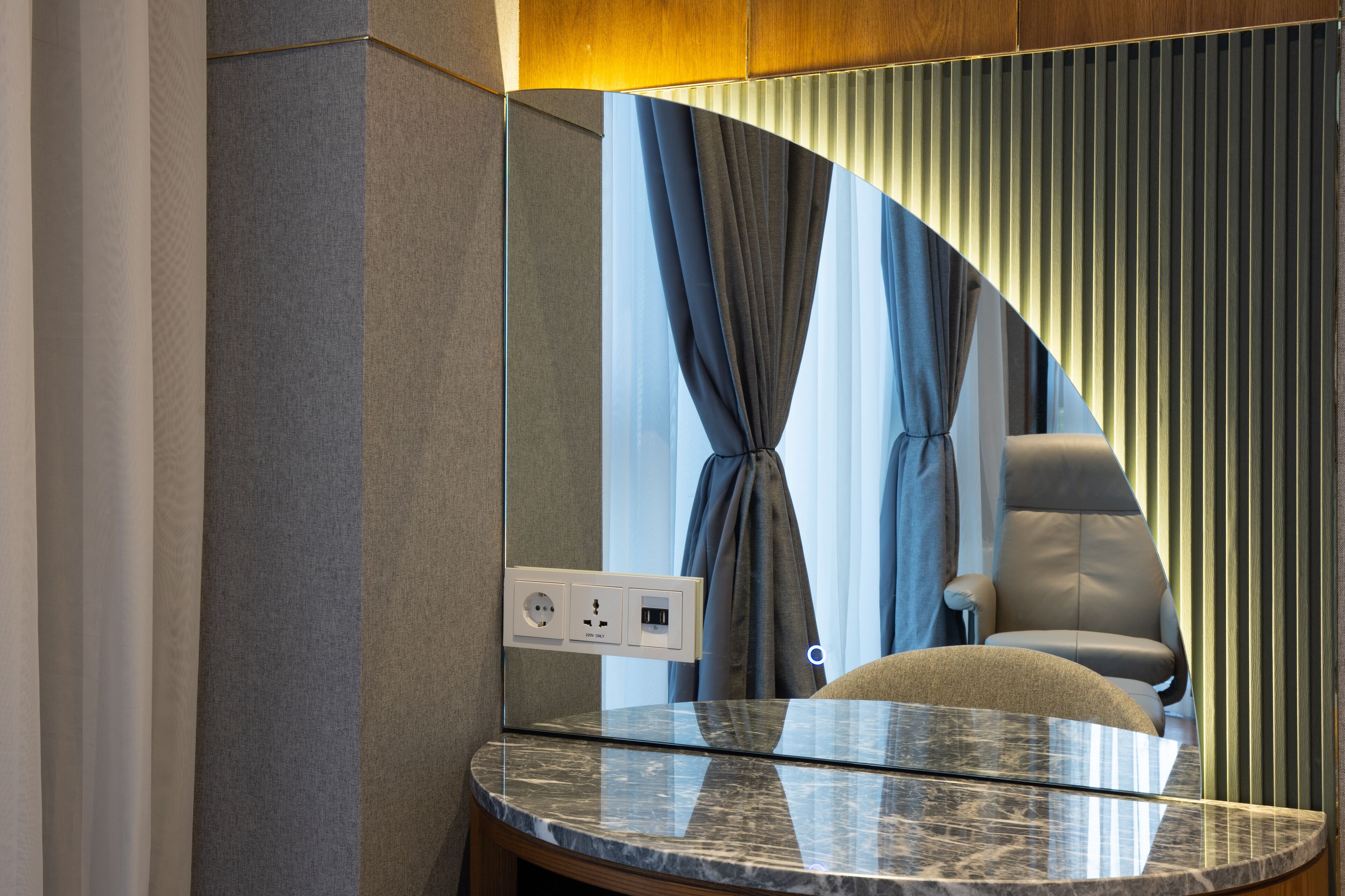 suite twin room | in-room safe, individually decorated, individually furnished, bed sheets