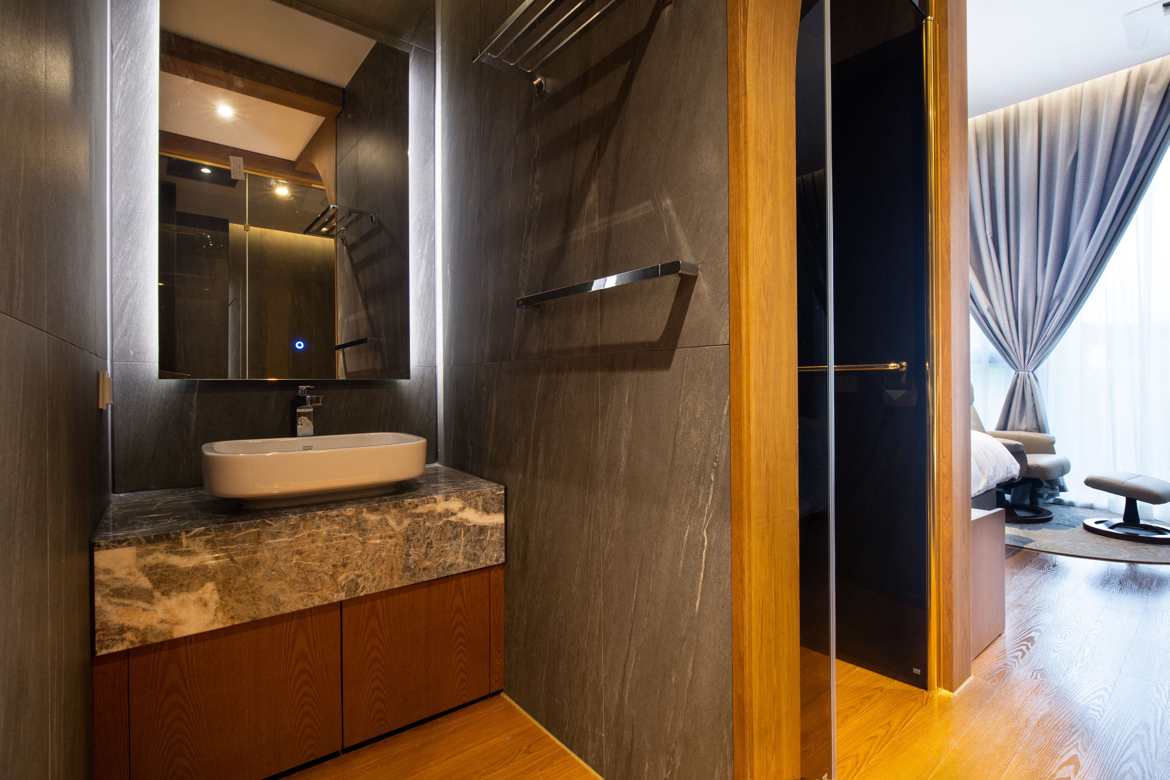 suite twin room | bathroom | hair dryer, bathrobes, slippers, towels