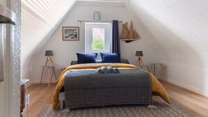2 bedrooms, iron/ironing board - LA CHAUMIÈRE (Combrit)