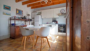 Coffee/tea maker, fridge, microwave, oven - LA CHAUMIÈRE (Combrit)