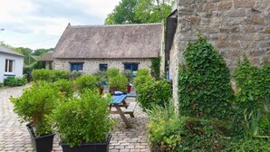 Outdoor dining - LA CHAUMIÈRE (Combrit)