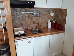 Réfrigérateur, micro-ondes