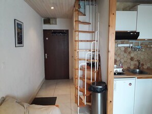 Interior - Apartment for 4 near slopes, balcony with view (Arette)