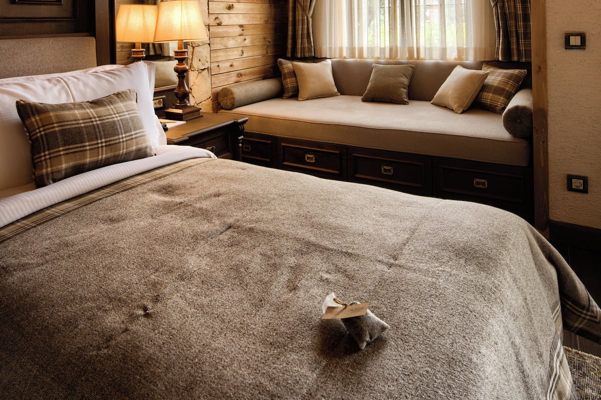 Superior Room | Minibar, in-room safe, desk, blackout drapes