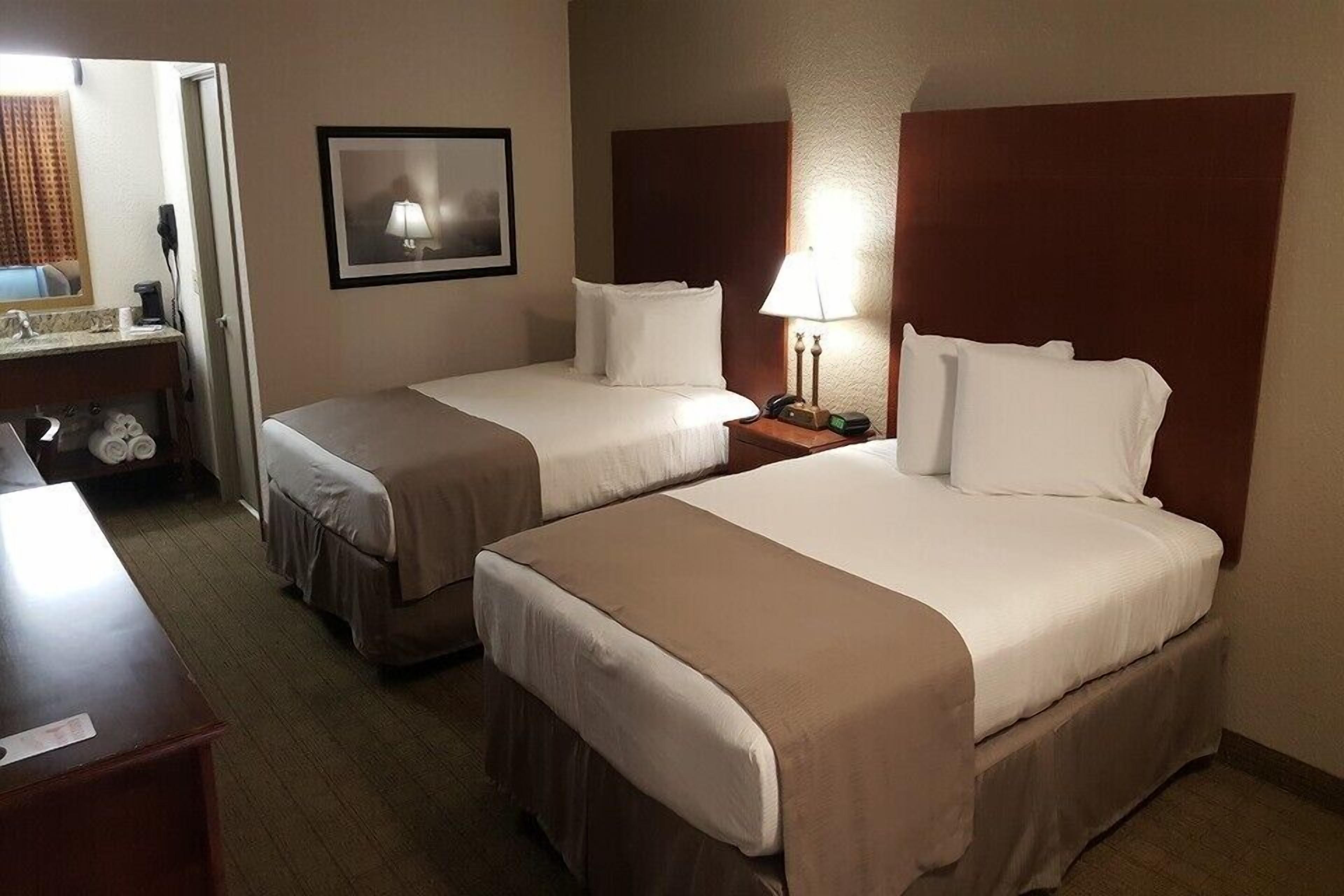 standard room, 2 queen beds, non smoking | desk, iron/ironing board, free wifi, bed sheets