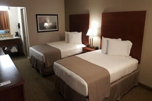 Standard Room, 2 Queen Beds, Non Smoking | Desk, iron/ironing board, free WiFi, bed sheets - Econo Lodge Vidalia (Vidalia)