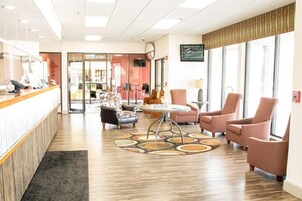 Área de estar no saguão