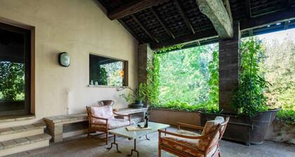 GuestHost - This apartment is located on the top floor of a country villaCharacterized by large spaces including an inviting very bright living room thanks to large windows, a kitchen and a large bedroom accessible via a spiral staircaseAmong the common
