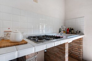 Cookware/dishes/utensils
