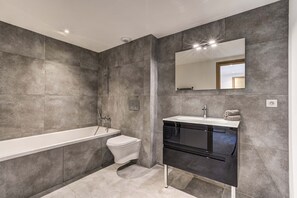 Downstairs family bathroom with bath