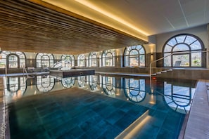 A heated pool - La Cordee 221 Penthouse - sleeps 8 guests with pool, sauna, gym, parking (Chamonix-Mont-Blanc)