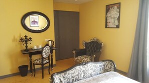 6 slaapkamers, een strijkplank/strijkijzer, gratis wifi, beddengoed