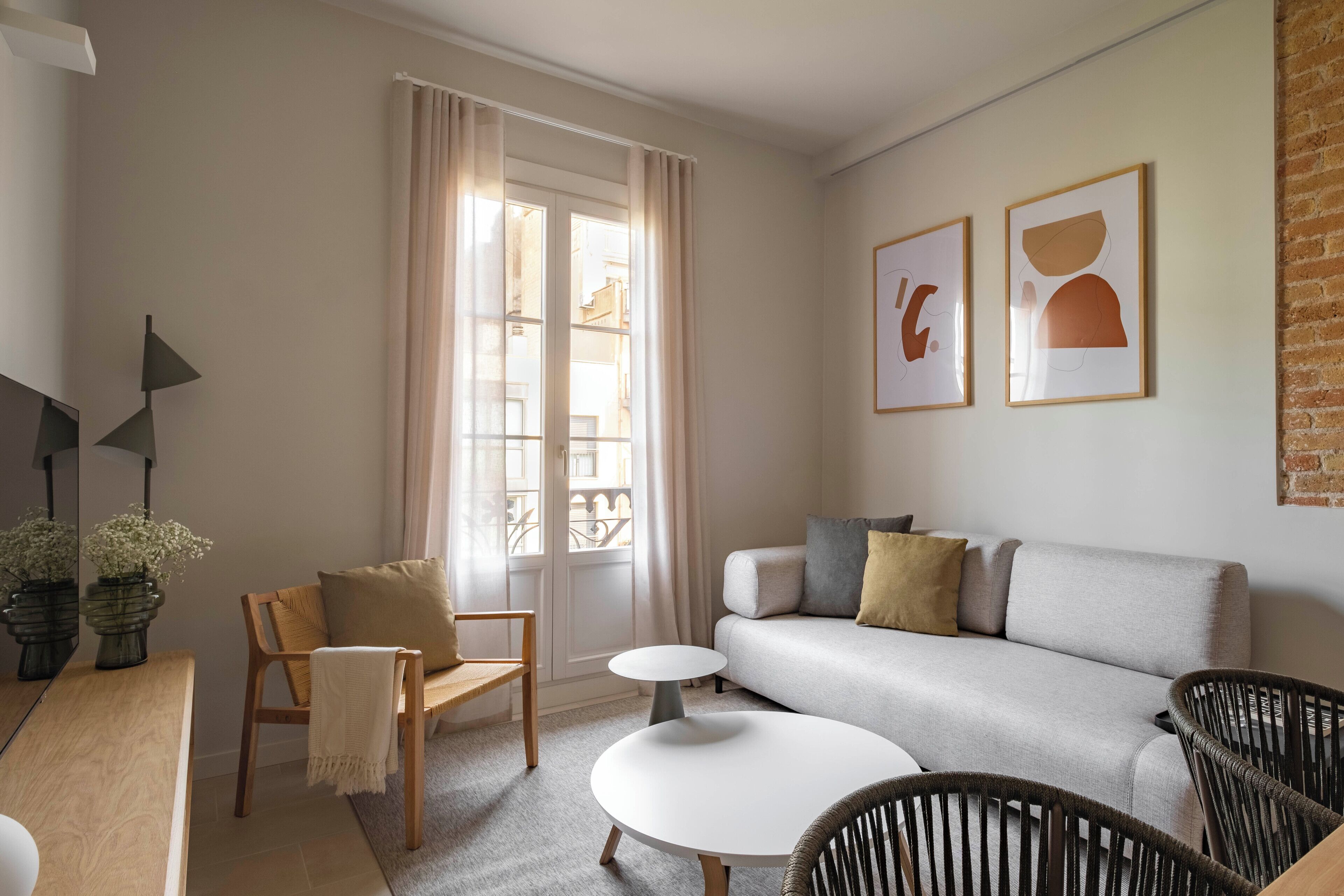 Comfort appartement, uitzicht op stad | Woonruimte | Een 37-inch flatscreentelevisie met satellietzenders