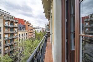View from room - Aspasios Garden Apartments (Barcelona)