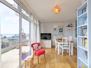 Smart TV - Stonesthrow - Bognor Regis -  a flat that sleeps 4 guests  in 2 bedrooms (Bognor Regis)