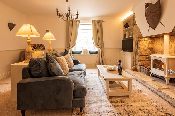 スマートテレビ、暖炉、書庫