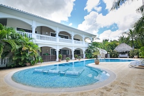 Piscine extérieure