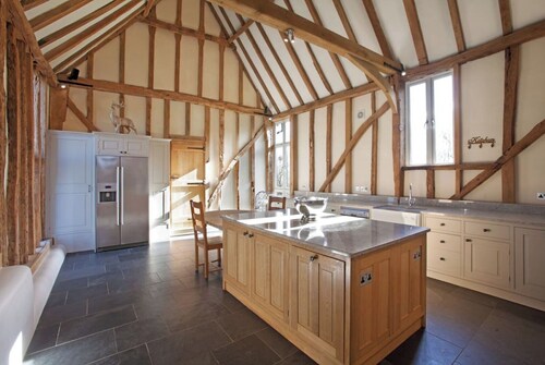 Butterfly Barn - Large Essex Barn