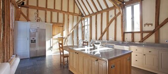 Butterfly Barn - Large Essex Barn