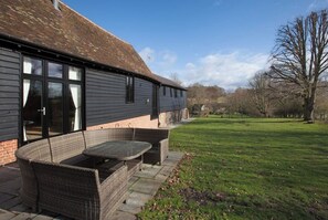 Outdoor dining - Butterfly Barn - Large Essex Barn (STEBBING)