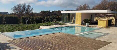 Piscine extérieure, piscine chauffée