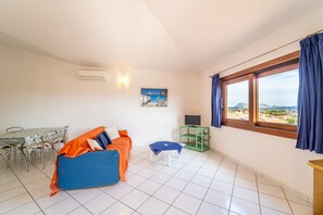 40-inch flat-screen TV with cable channels, TV - Appartamenti Citai a San Teodoro (San Teodoro)