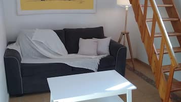 2 bedrooms, desk, iron/ironing board, travel crib