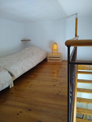 2 Schlafzimmer, Schreibtisch, Bügeleisen/Bügelbrett, Reisekinderbett