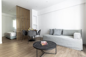 Deluxe Apartment | Living area