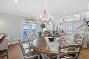 Dining - Beachside House in Fort Morgan | All-Moh's-Paradise (Gulf Shores)
