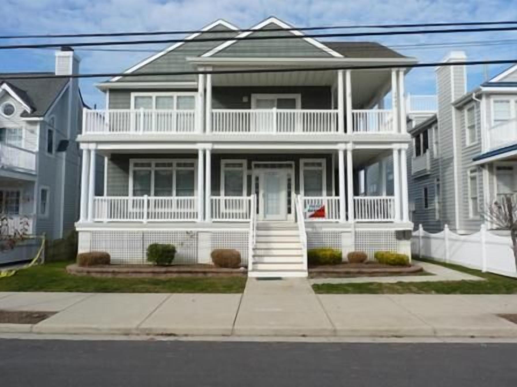 Nicely decorated 5 bedroom, 3 bathroom first floor condo