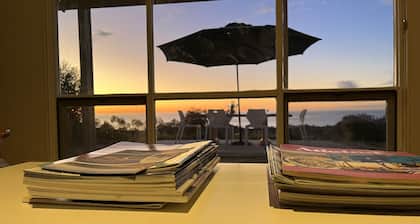CURROLGA Elevated Seaviews, Tranquil Coastal Retreat Rolling hills, Dogs welcome