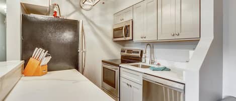 Fridge, microwave, dishwasher, coffee/tea maker