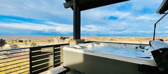 Pioneer at Brasada Ranch Resort by AvantStay | Hot Tub, Firepit, Expansive Views