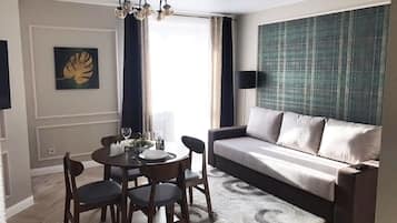 Apartemen Superior | Area keluarga | Televisi layar datar 40-inci dengan saluran TV kabel dan TV