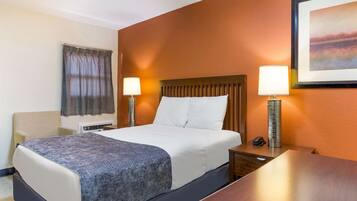 Standard Room, 1 Double Bed, Non Smoking | Desk, iron/ironing board, bed sheets