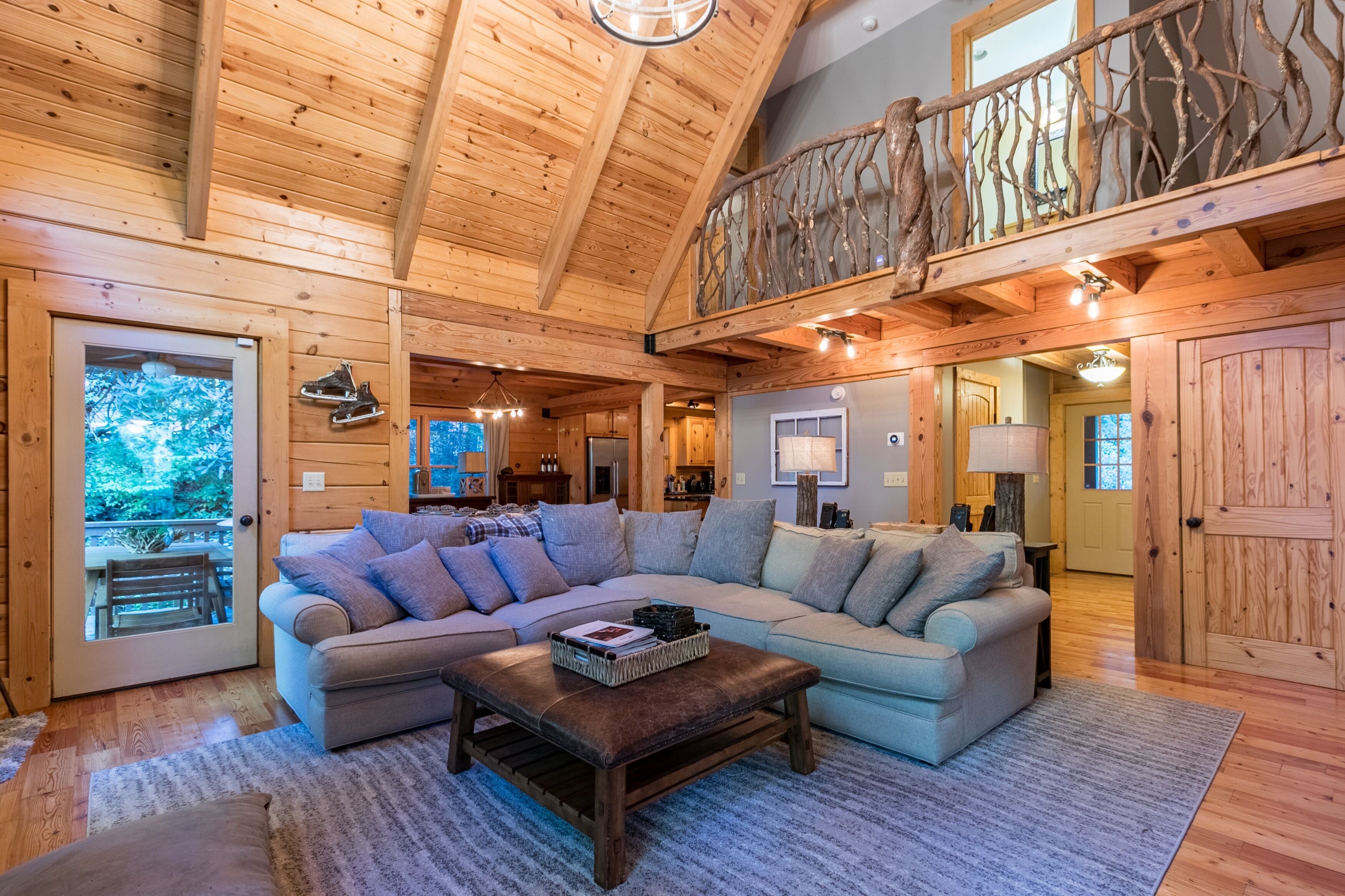 Télévision à écran plat, cheminée, Netflix, services de streaming