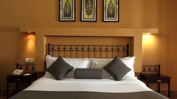 Standard Room | 1 bedroom, minibar, in-room safe, desk