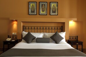 Standard Room | 1 bedroom, minibar, in-room safe, desk