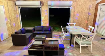 Lester River Retreat - 8 miles to Downtown Duluth