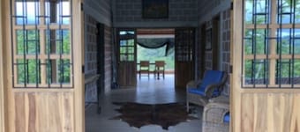 Working126 hectares (roughly 300 acres) cattle ranch/finca provided with horses.