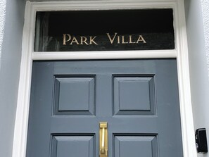 Exterior - Stunning & spacious house in central Tenby (Tenby)