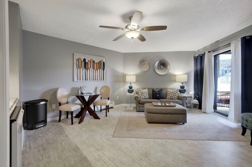 103 Pointes North Inn | Downtown Charlevoix | Indoor/Outdoor Pool