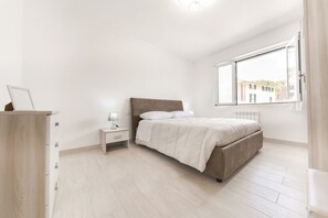 1 bedroom, in-room safe, iron/ironing board, free WiFi