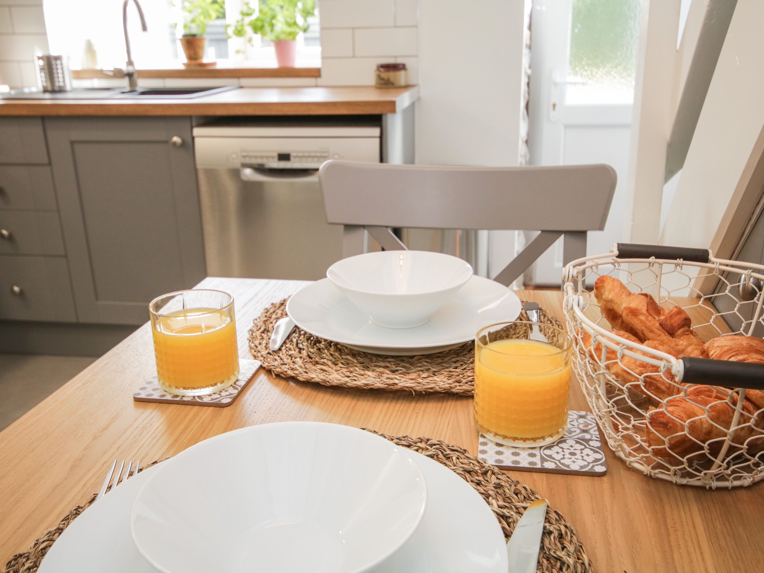 Stuga | Eget kök | Kylskåp, diskmaskin, vattenkokare och brödrost