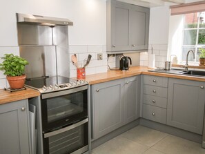 Casa de campo | Cocina privada | Frigorífico, lavavajillas, hervidor eléctrico y tostadora